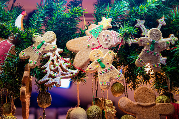 Bild vergrößern: Gingerbread cookies on Christmas market on Alexanderplatz