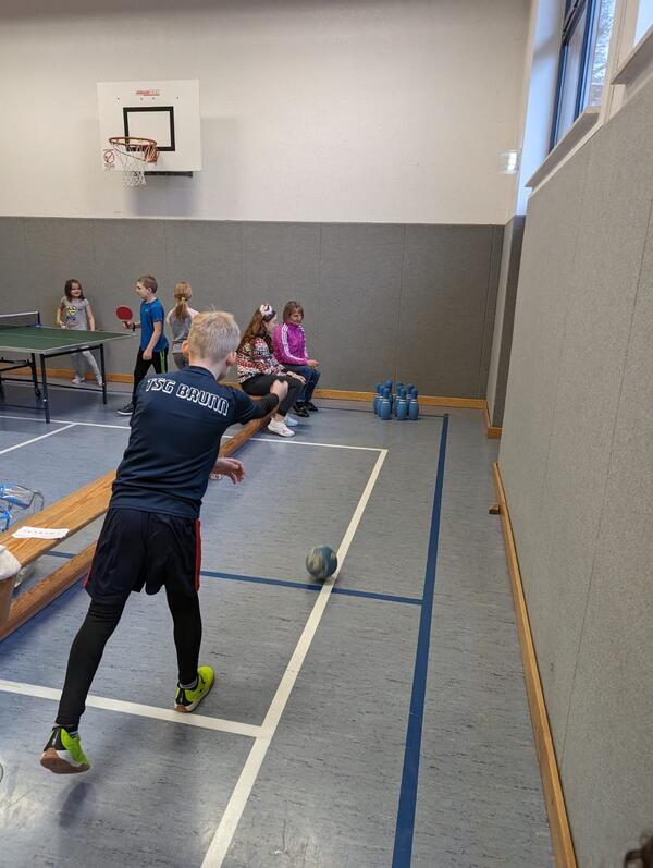 Kinder beim Sporttag