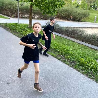 Bild vergr&ouml;&szlig;ern: Sch&uuml;ler beim Crosslauf