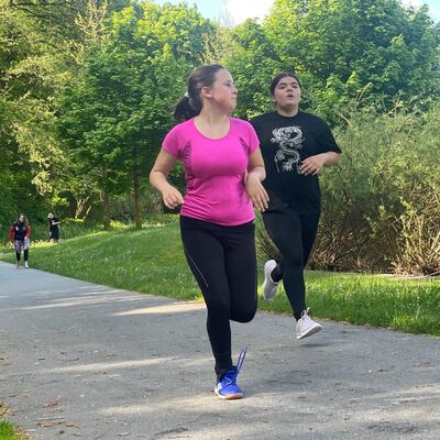 Bild vergr&ouml;&szlig;ern: Sch&uuml;ler beim Crosslauf